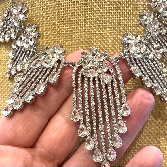 NWT INC Statement Necklace WOW - 7 clusters clear rhinestones & crystals, silver - Picture 9 of 14